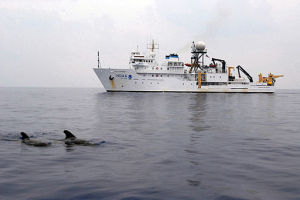 NOAA RV Oscar Elton Sette By Ari S. Friedlaender [Public domain], via Wikimedia Commons