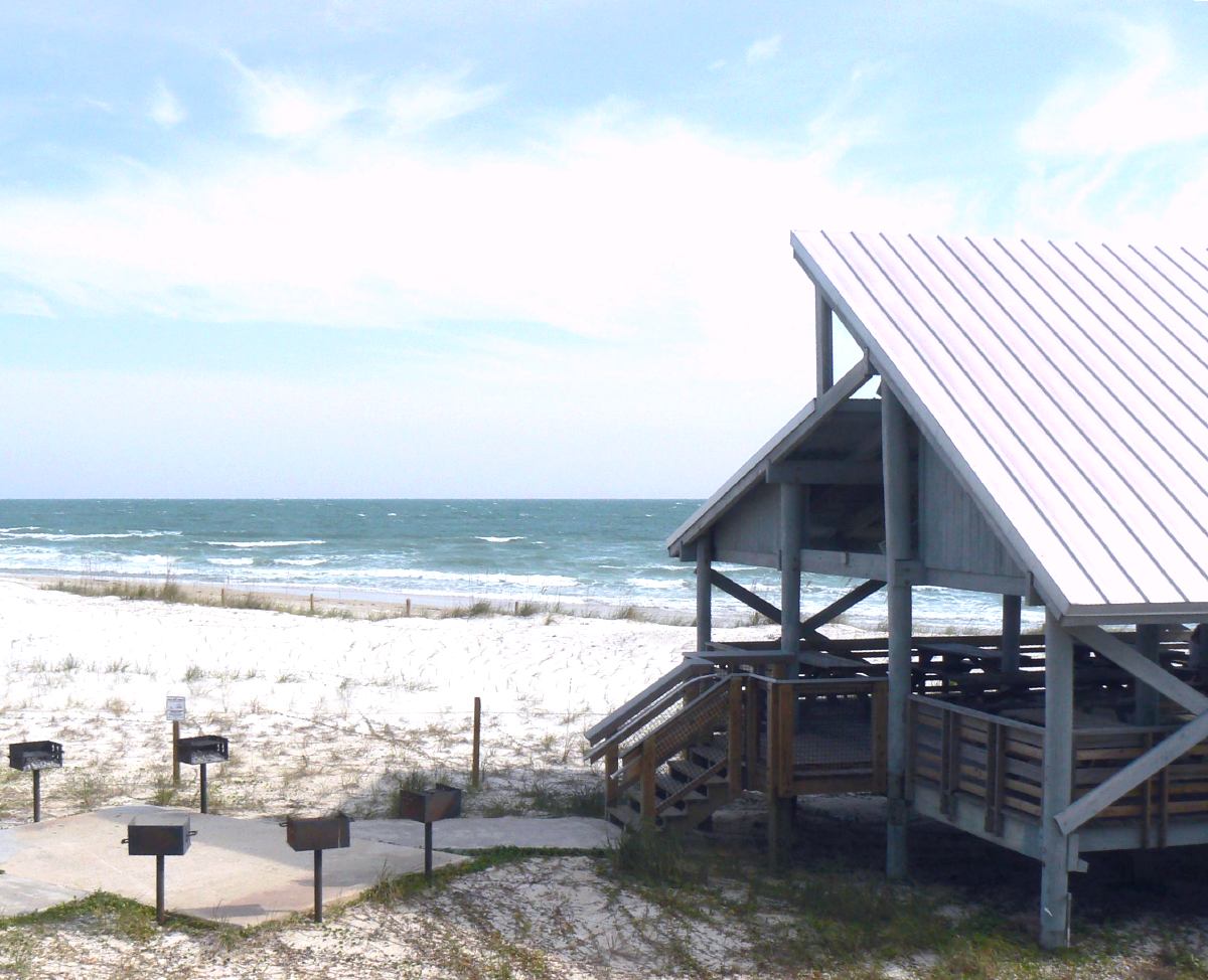 St George Island Park picnic shelter by Tim Ross from Wikimedia Commons