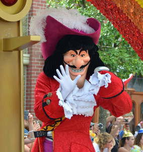 Capitaine Crochet (man in costume) By Clément Bardot via wikimedia commons