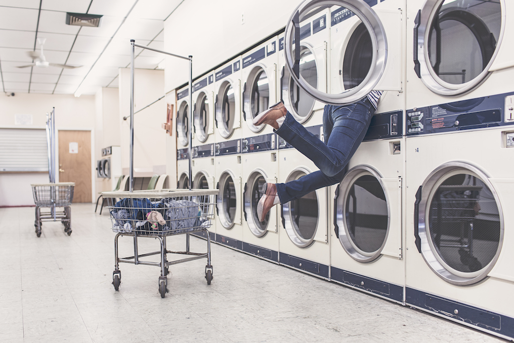 Woman falling in dryer at laundromat by Ryan McGuire from stocksnap.io