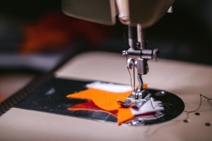 Sewing machine by Jakub Rostkowski from stocksnap.io