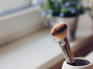 Makeup brush in jar by Pawel Kadysz from stocksnap.io