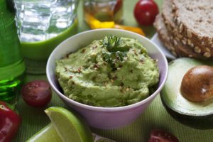 Guacamole with lime by Kjokkenutstyr - - Flickr, CC BY-SA 4.0